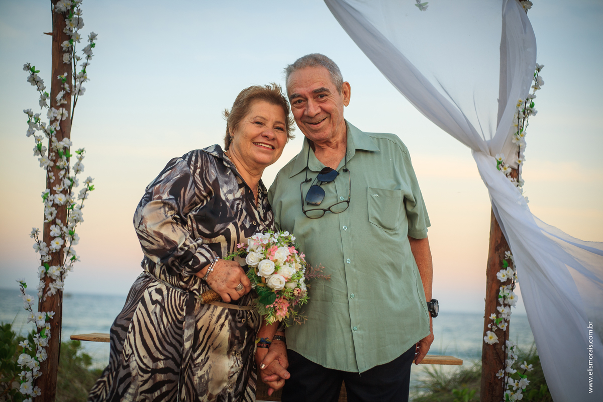 Ensaio Fotográfico Bodas de Ouro na Praia de Tucuns em Búzios na Região dos Lagos no Rio de Janeiro