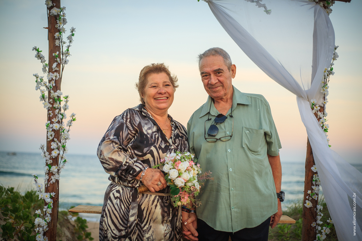 Ensaio Fotográfico Bodas de Ouro na Praia de Tucuns em Búzios na Região dos Lagos no Rio de Janeiro