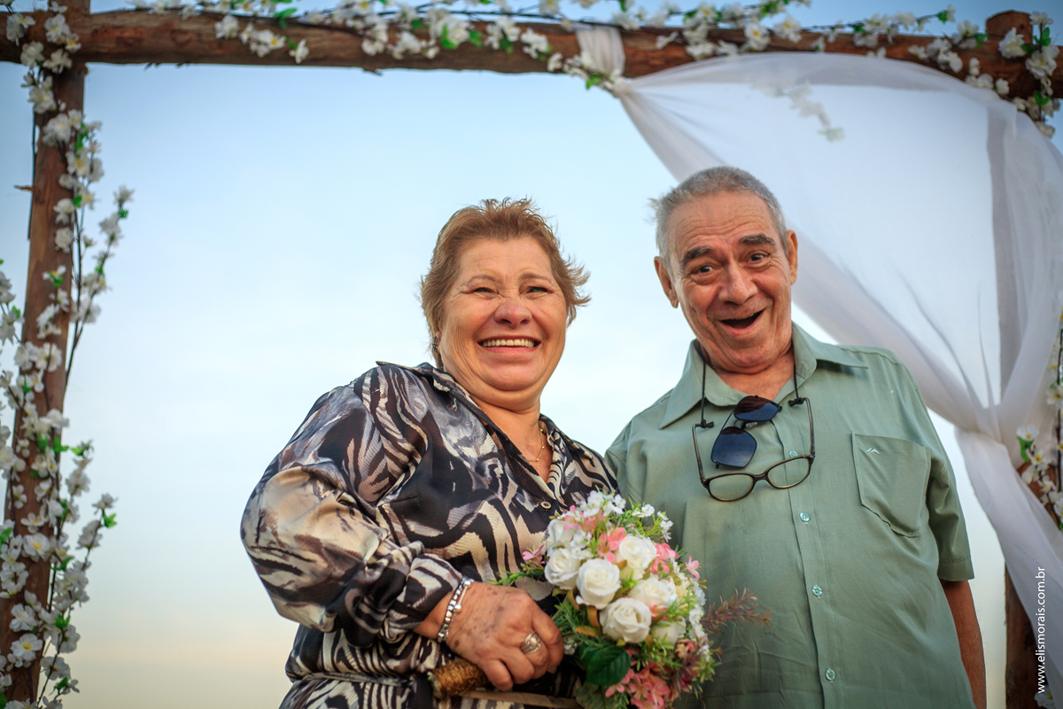 Ensaio Fotográfico Bodas de Ouro na Praia de Tucuns em Búzios na Região dos Lagos no Rio de Janeiro
