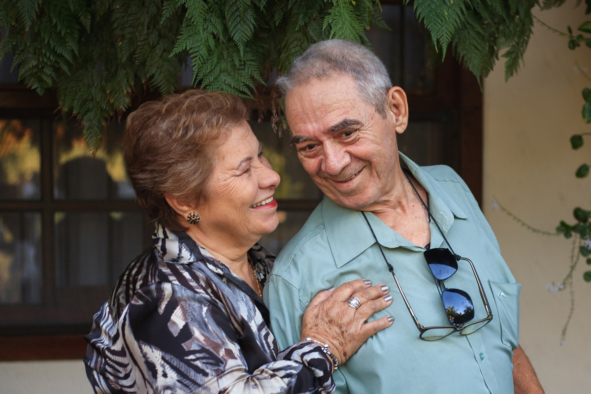 Ensaio Fotográfico Bodas de Ouro na Praia de Tucuns em Búzios na Região dos Lagos no Rio de Janeiro
