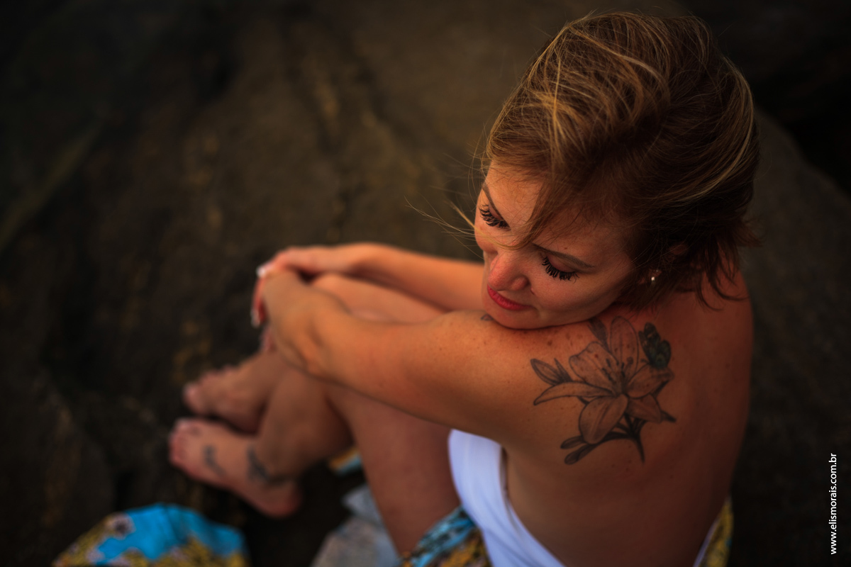 Ensaio fotográfico feminino da Vanessa em Búzios - RJ. Realizado na ponta da Lagoinha pela fotografa Elis Morais, fotógrafa profissional em Búzios e Arraial do cabo - RJ