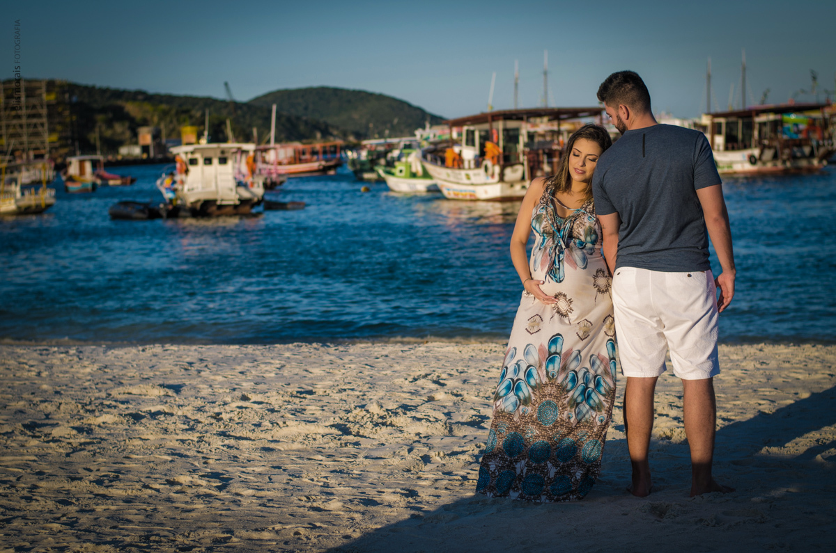 Ensaio fotográfico gestante de Felipe e Thais realizado na Praia dos Anjos e Praia Grande em Arraial do Cabo - RJ pela fotógrafa Elis Morais Fotografia, fotógrafa em Búzios e Arraial do Cabo - RJ