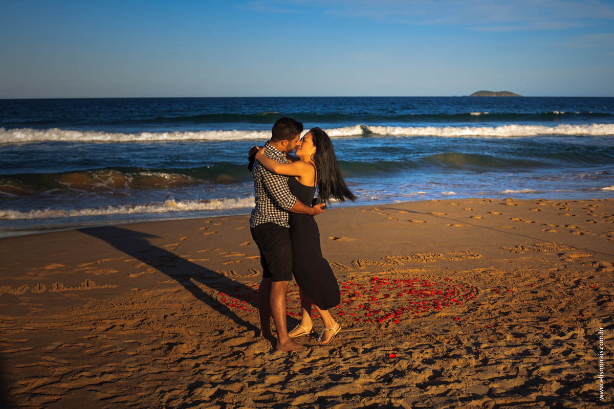 fotografia de casal, amor em buzios, buzios, fotografia de casal, ensaio de casal na praia de tucuns em armação dos buzios rj