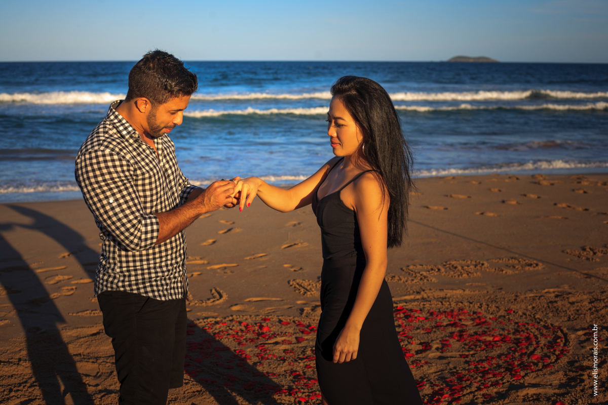 fotografia de casal, amor em buzios, buzios, fotografia de casal, ensaio de casal na praia de tucuns em armação dos buzios rj