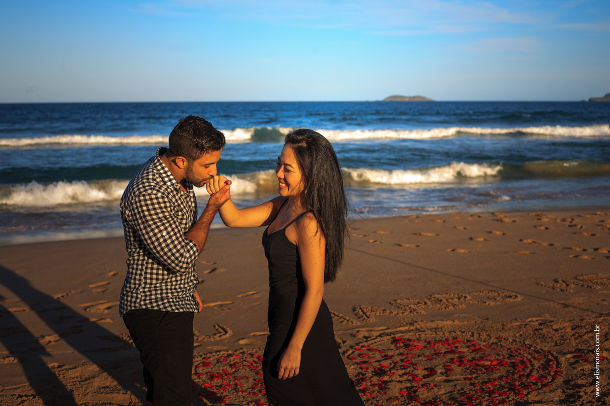 fotografia de casal, amor em buzios, buzios, fotografia de casal, ensaio de casal na praia de tucuns em armação dos buzios rj