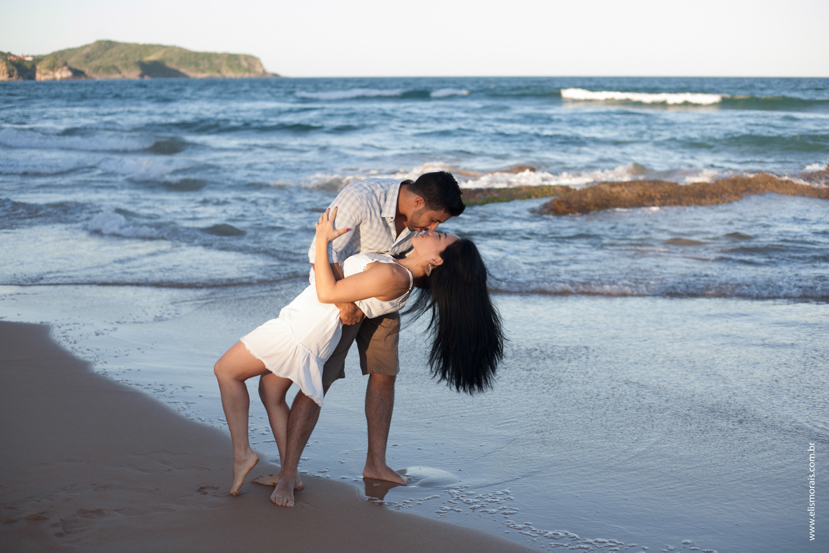 fotografia de casal, amor em buzios, buzios, fotografia de casal, ensaio de casal na praia de tucuns em armação dos buzios rj