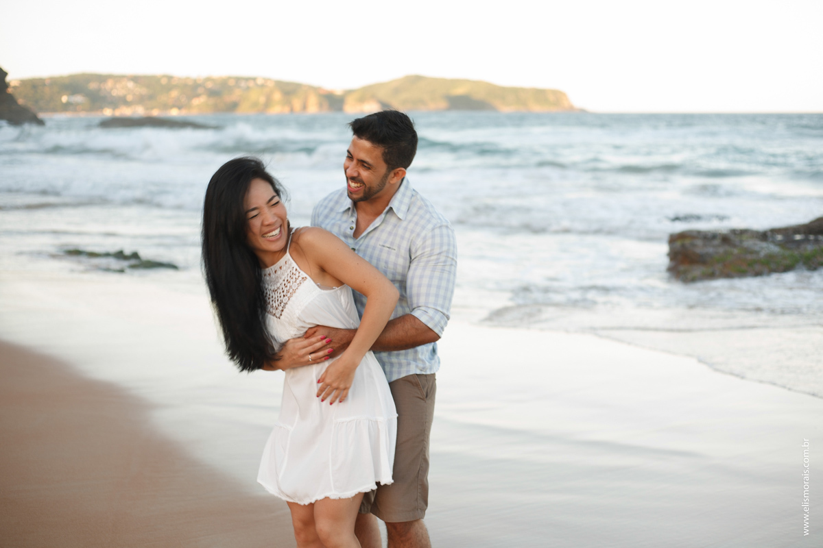 fotografia de casal, amor em buzios, buzios, fotografia de casal, ensaio de casal na praia de tucuns em armação dos buzios rj