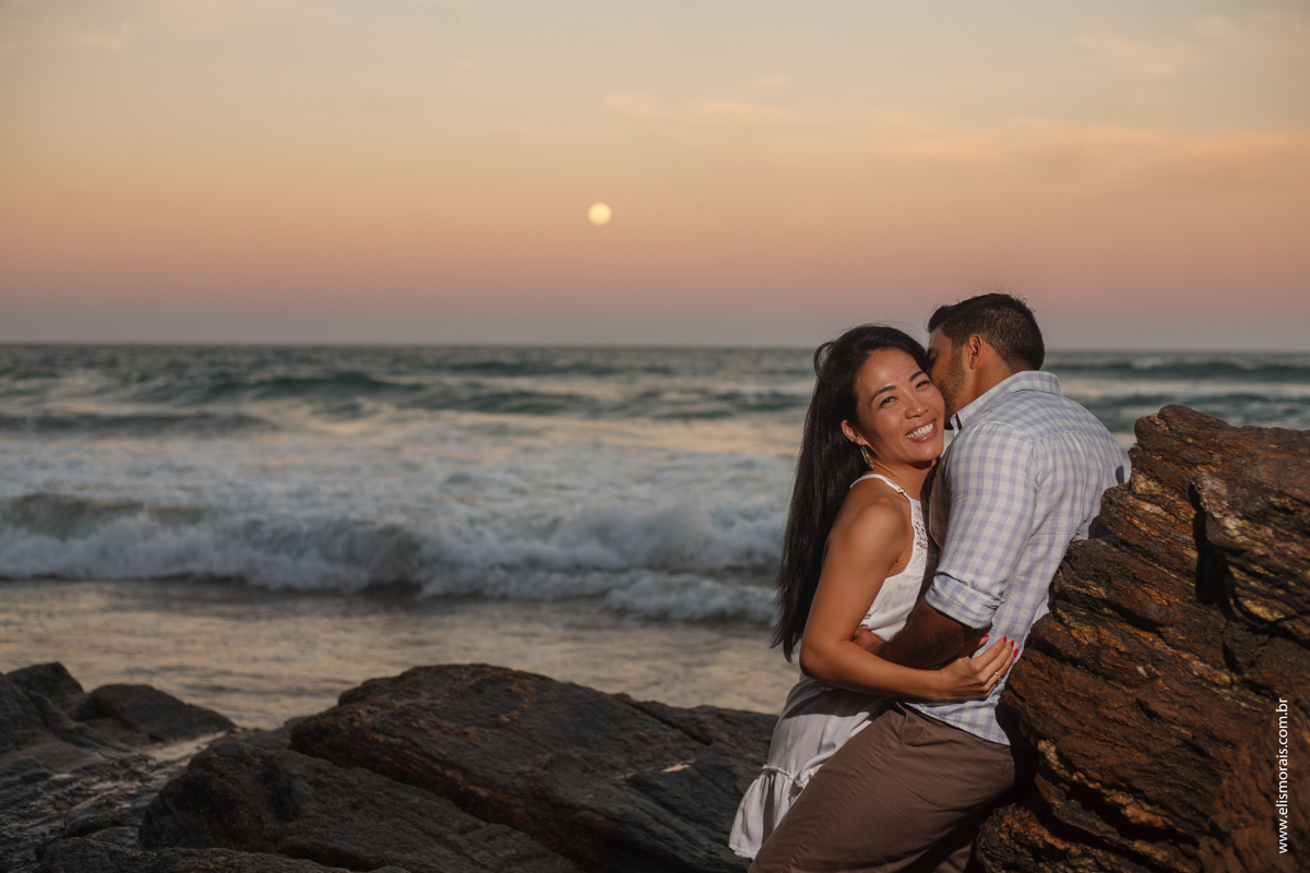 fotografia de casal, amor em buzios, buzios, fotografia de casal, ensaio de casal na praia de tucuns em armação dos buzios rj