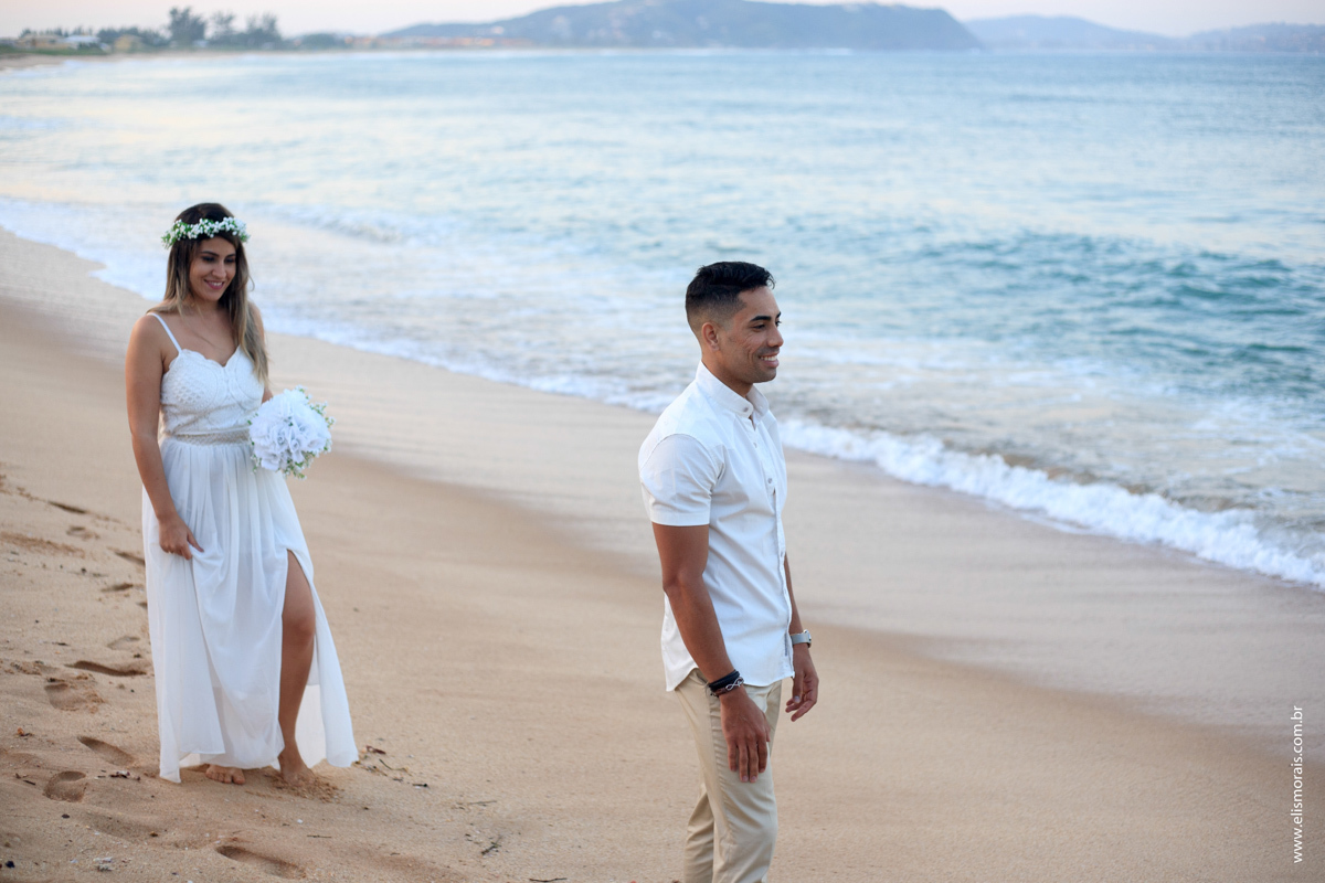 Ensaio fotográfico do elopement wedding em praia de tucuns na cidade de armação dos búzios no rio de janeiro
