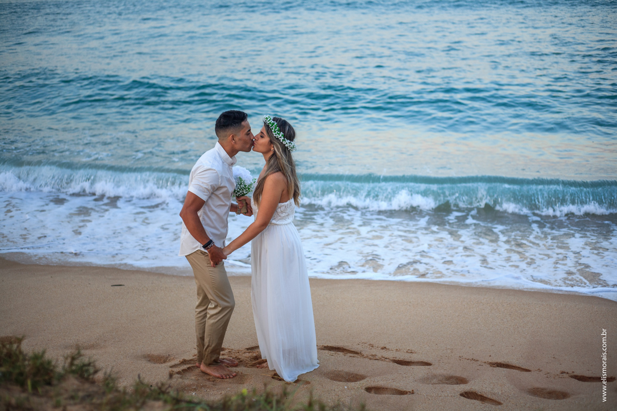 Ensaio fotográfico do elopement wedding em praia de tucuns na cidade de armação dos búzios no rio de janeiro