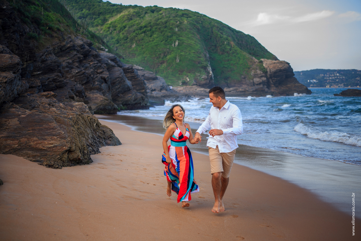 lua de mel com ensaio de casal na praia de tucuns em búzios rj