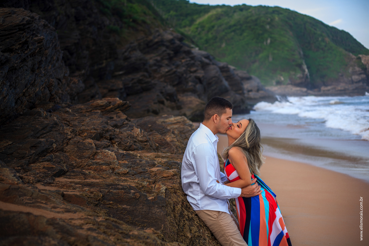 lua de mel com ensaio de casal na praia de tucuns em búzios rj