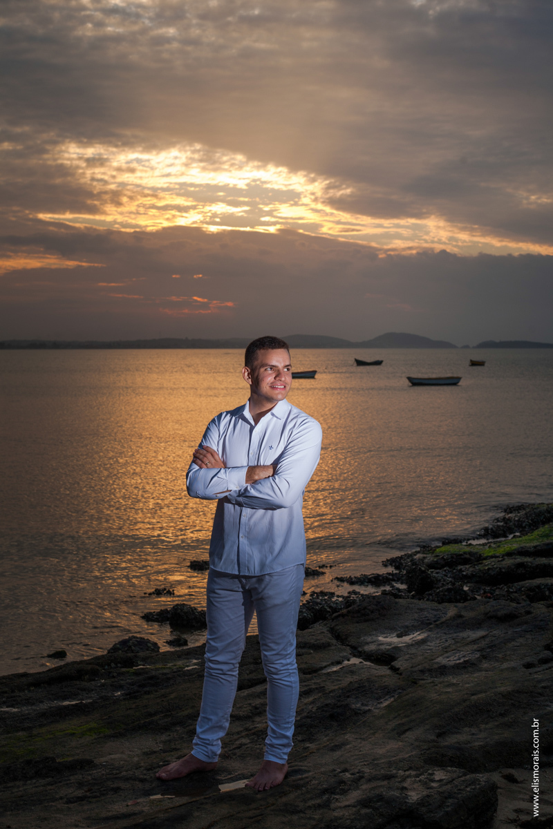 noivo em lua de mel com ensaio de casal e por do sol na praia de manguinhos em búzios rj