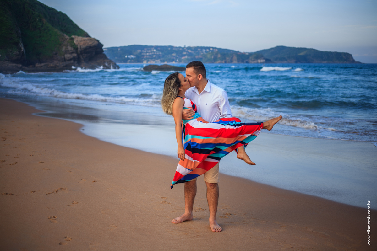 lua de mel com ensaio de casal na praia de tucuns em búzios rj