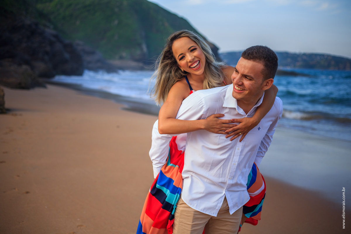 lua de mel com ensaio de casal na praia de tucuns em búzios rj