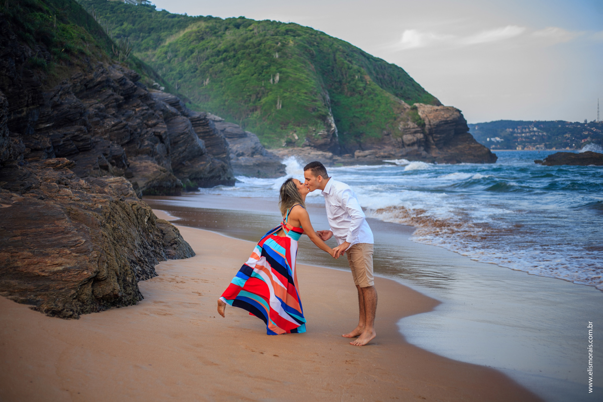 lua de mel com ensaio de casal na praia de tucuns em búzios rj
