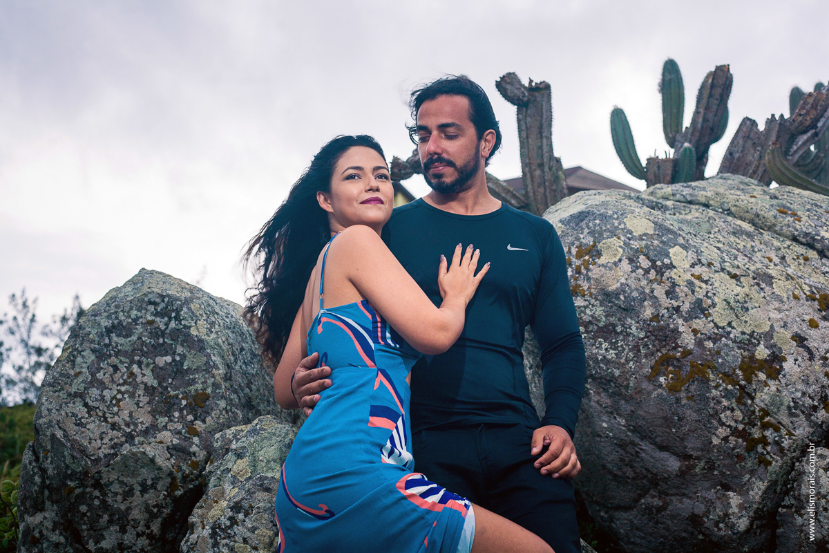 foto de casal em arraial do cabo na pousada sentinelas do mar no rio de janeiro ensaio fotográfico em arraial do cabo