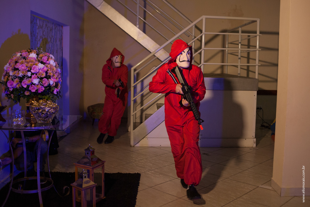 debutante festa de 15 anos em araruama no rio de janeiro book 15 anos foto de debutante la casa de papel entrada da debutante com a casa de papel