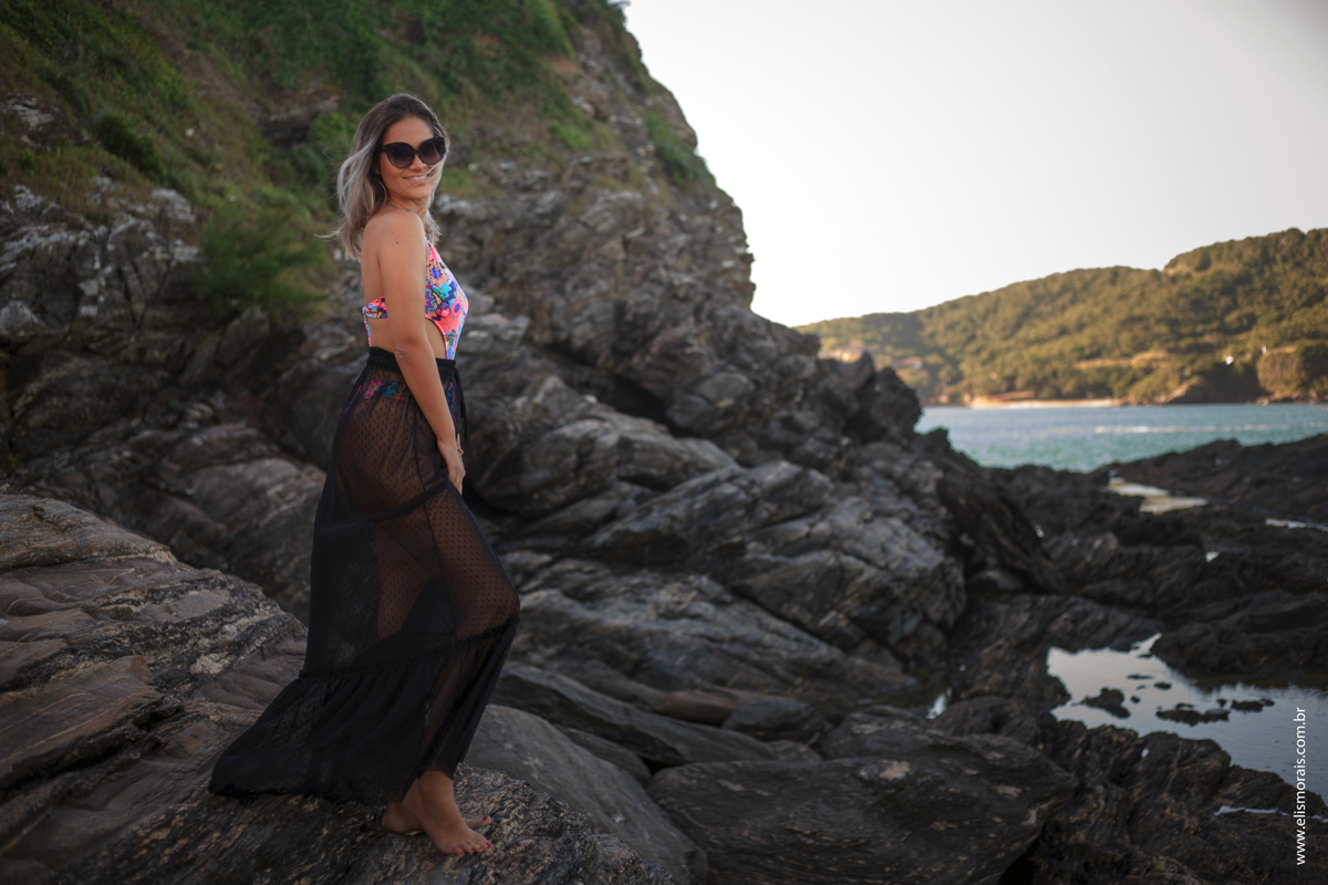 ensaio fotográfico feminino em búzios na ponta da lagoinha
