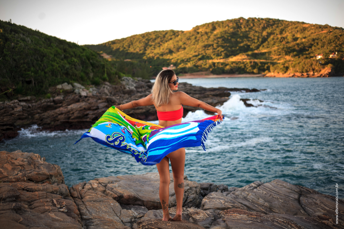 ensaio fotográfico feminino sensual em búzios na praia da foca