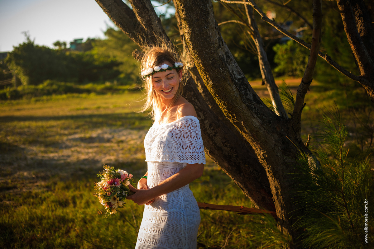Foto da Noiva em Elopement Wedding na praia de tucuns em búzios no rio de janeiro