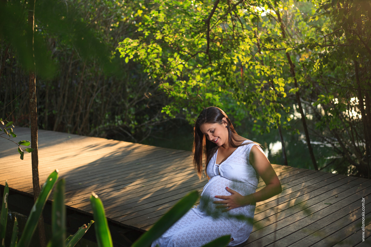 ensaio fotográfico de gestante no Porto da Barra na Praia de Manguinhos em búzios RJ