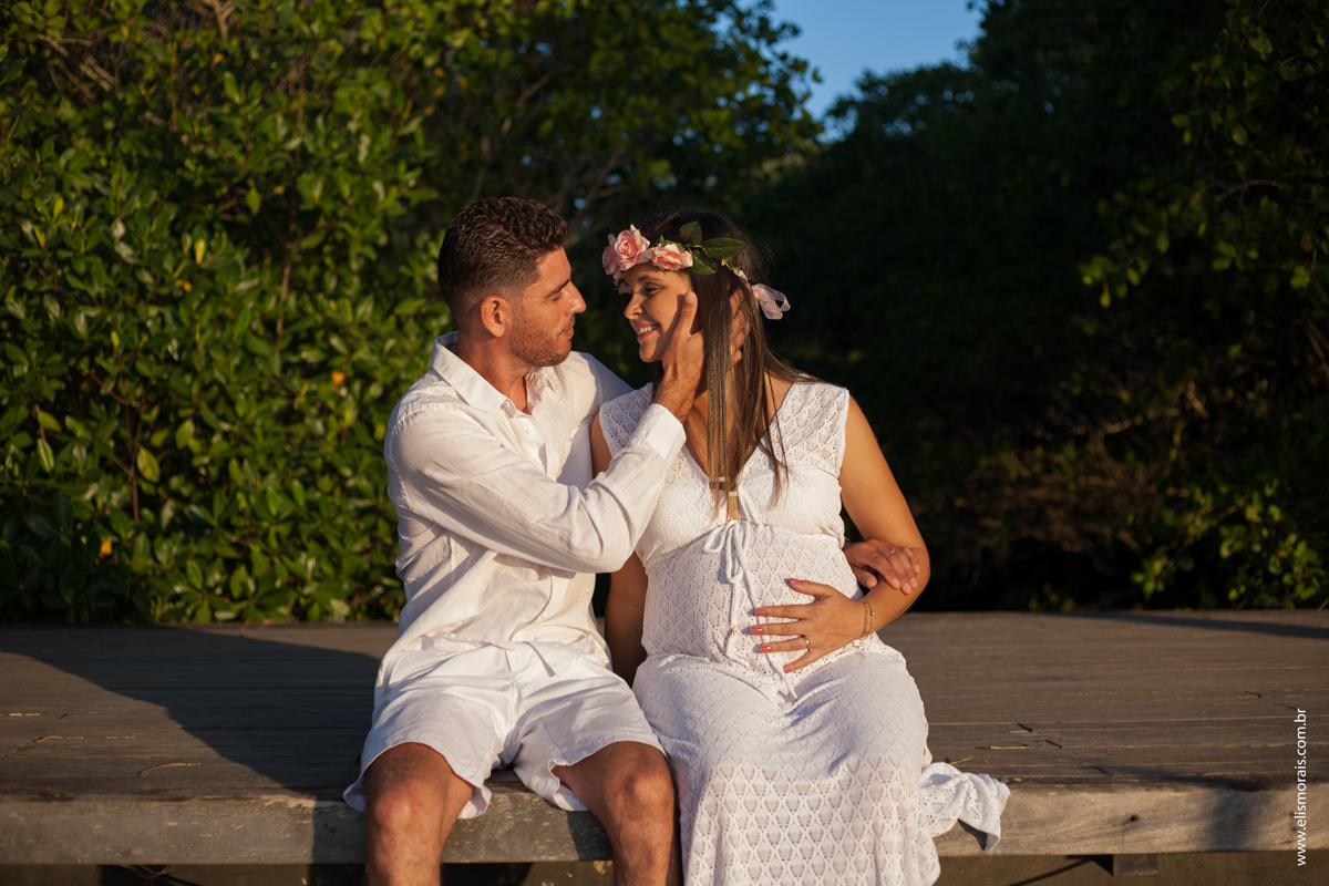 ensaio fotográfico de gestante no Porto da Barra na Praia de Manguinhos em búzios RJ