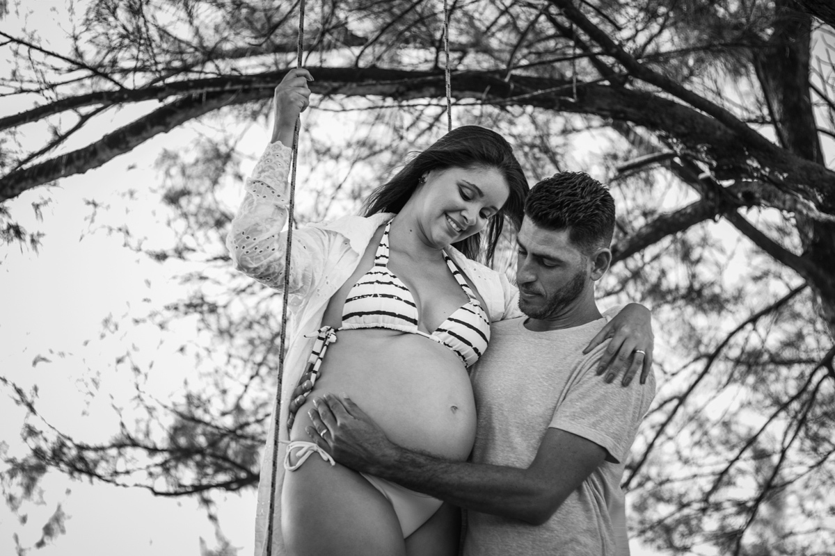 ensaio fotográfico de gestante na praia de tucuns em búzios RJ