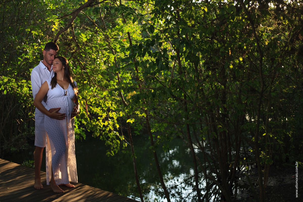 ensaio fotográfico de gestante no Porto da Barra na Praia de Manguinhos em búzios RJ