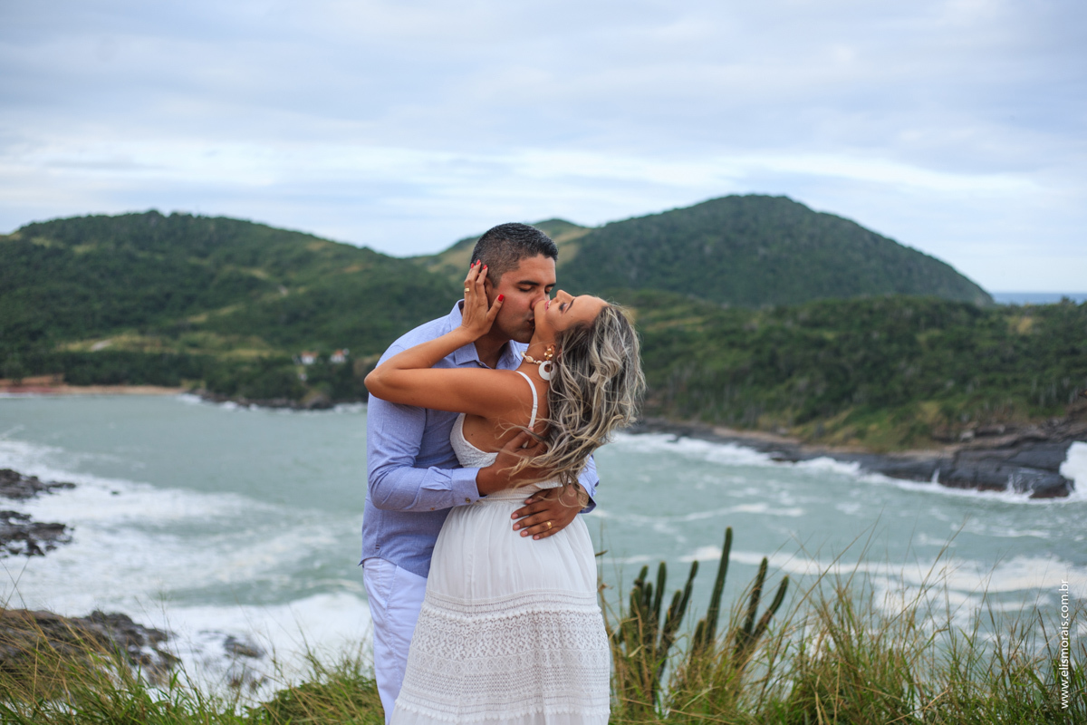 Ensaio fotográfico de casal no mirante do forno em búzios RJ