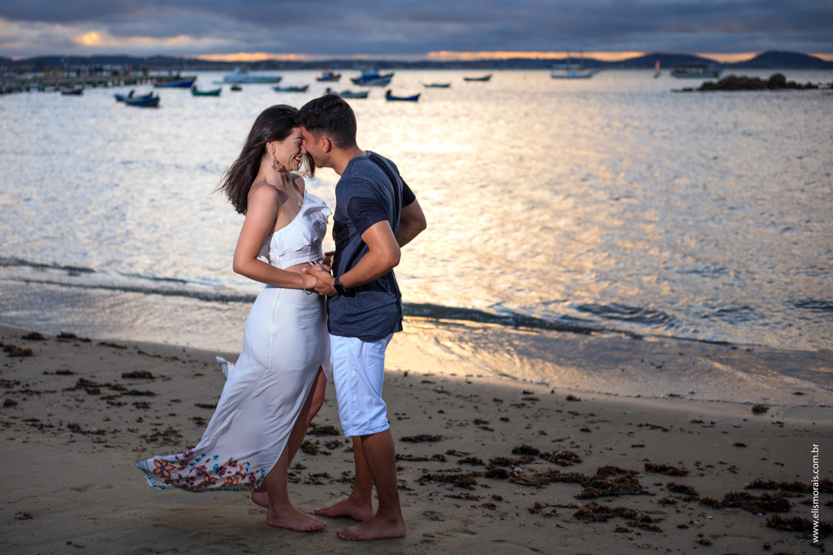 Ensaio fotográfico de casal no Porto da Barra em Manguinhos Búzios RJ