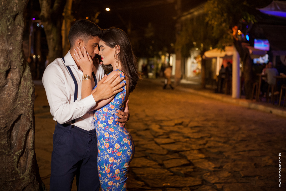 Ensaio fotográfico de casal na Rua das Pedras em Búzios RJ