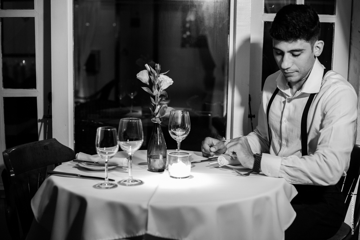 Ensaio fotográfico de casal em Restaurante da Rua das Pedras em Búzios RJ