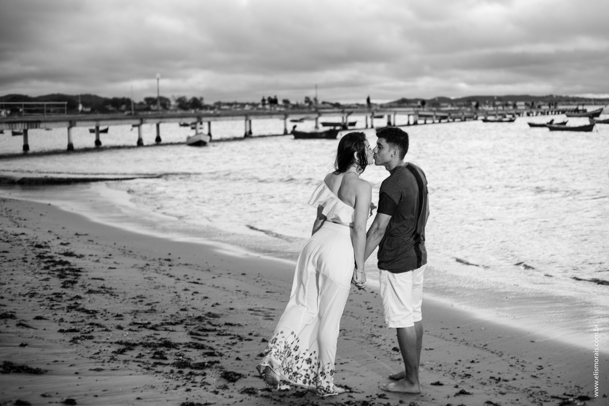 Ensaio fotográfico de casal no Porto da Barra em Manguinhos Búzios RJ