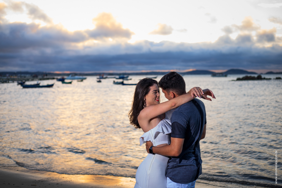 Ensaio fotográfico de casal no Porto da Barra em Manguinhos Búzios RJ