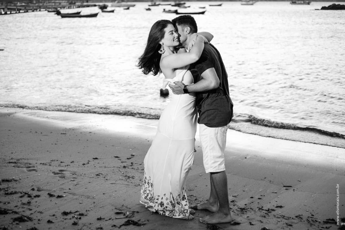 Ensaio fotográfico de casal no Porto da Barra em Manguinhos Búzios RJ