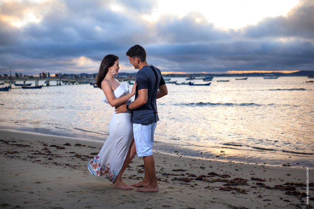 Ensaio fotográfico de casal no Porto da Barra em Manguinhos Búzios RJ 