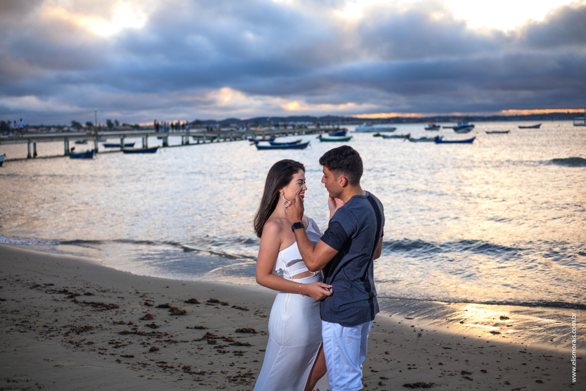 Ensaio fotográfico de casal no Porto da Barra em Manguinhos Búzios RJ