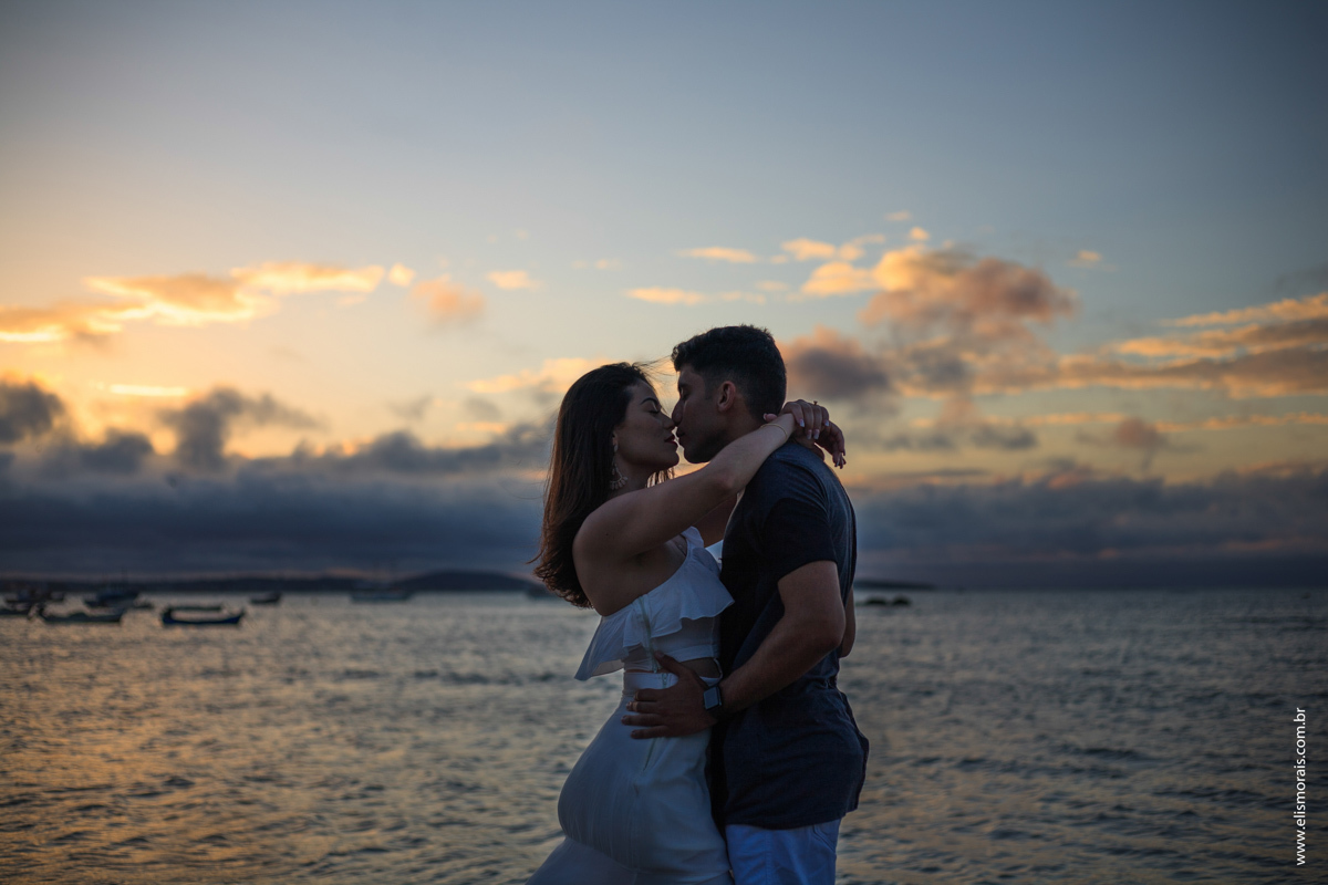 Ensaio fotográfico de casal no Porto da Barra em Manguinhos Búzios RJ
