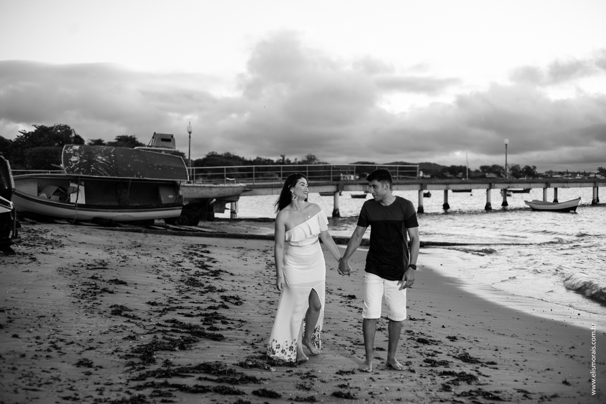 Ensaio fotográfico de casal no Porto da Barra em Manguinhos Búzios RJ