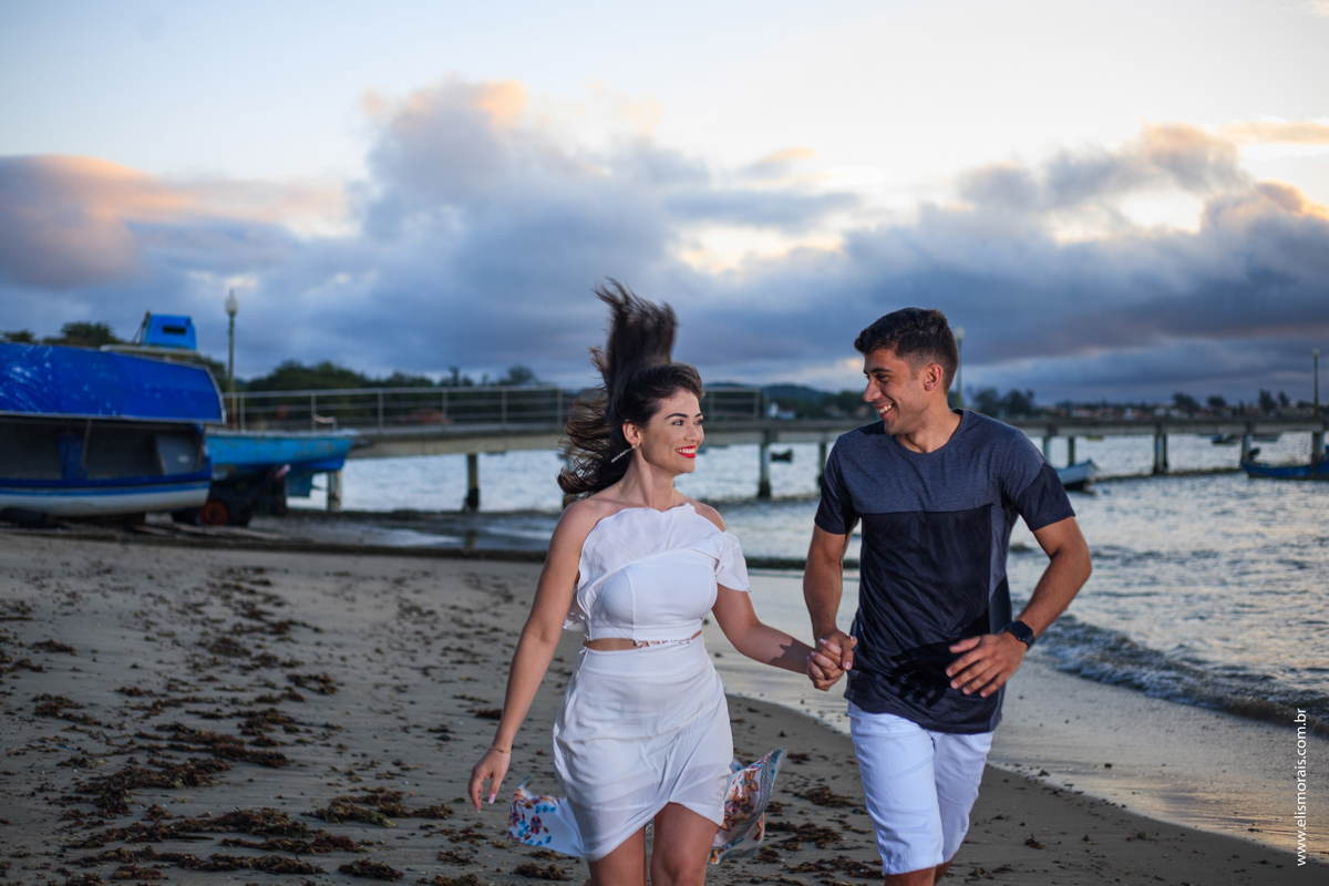 Ensaio fotográfico de casal no Porto da Barra em Manguinhos Búzios RJ