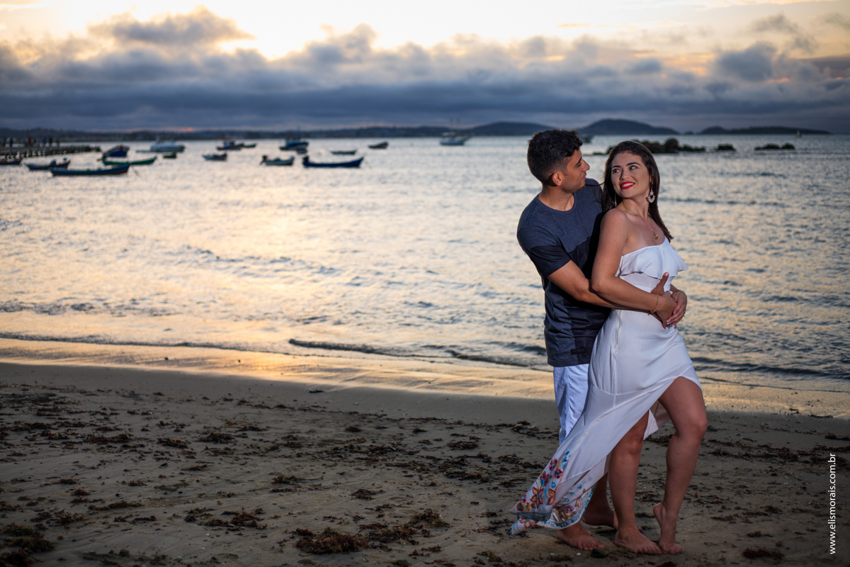 Ensaio fotográfico de casal no Porto da Barra em Manguinhos Búzios RJ