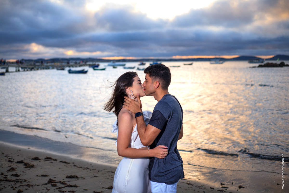 Ensaio fotográfico de casal no Porto da Barra em Manguinhos Búzios RJ