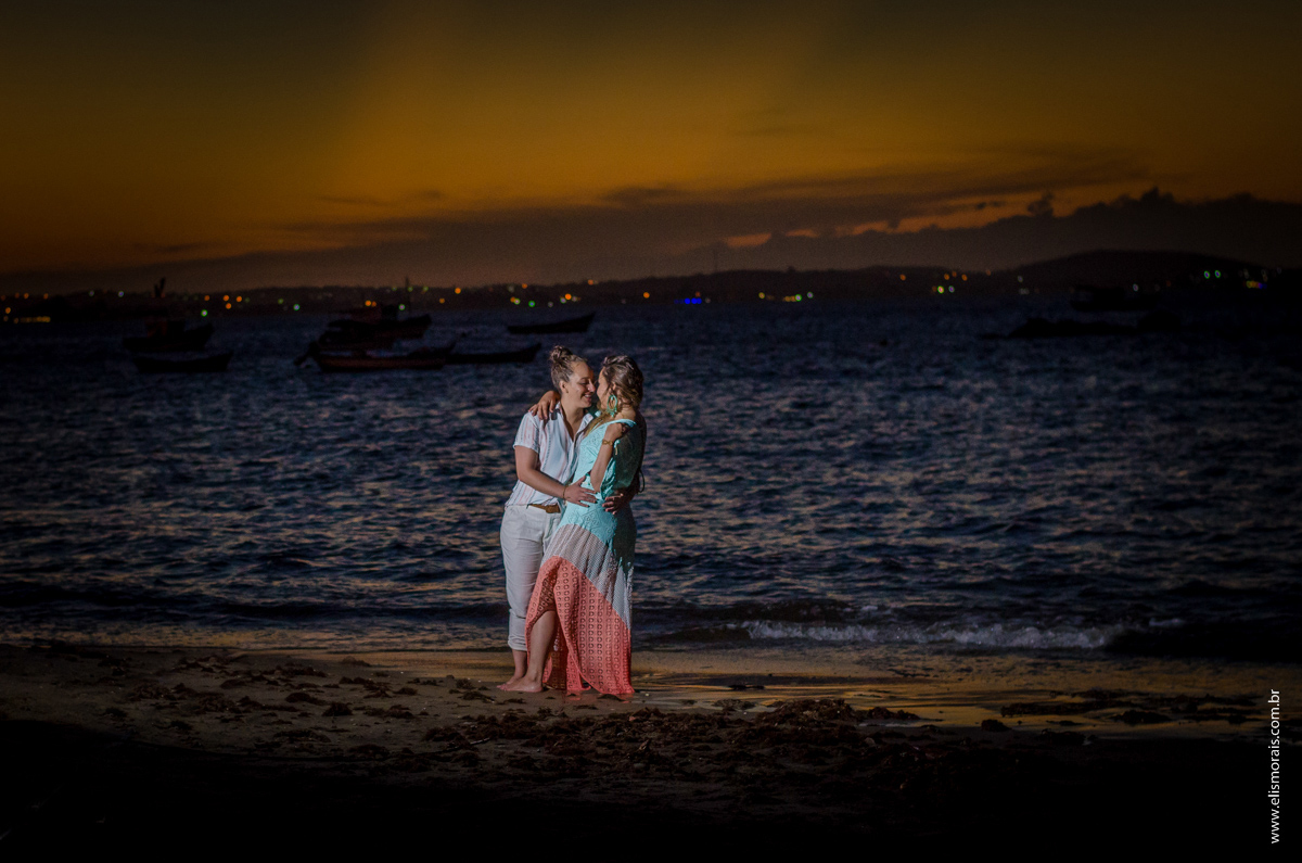 Ensaio de casal no porto da barra na praia de manguinhos em búzios rio de janeiro
