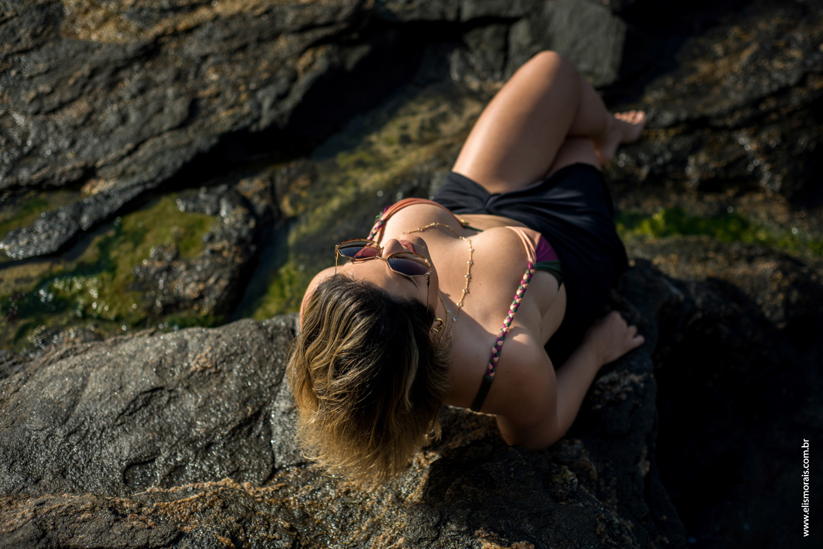 Ensaio fotográfico feminino na praia do Forno em Búzios - RJ
