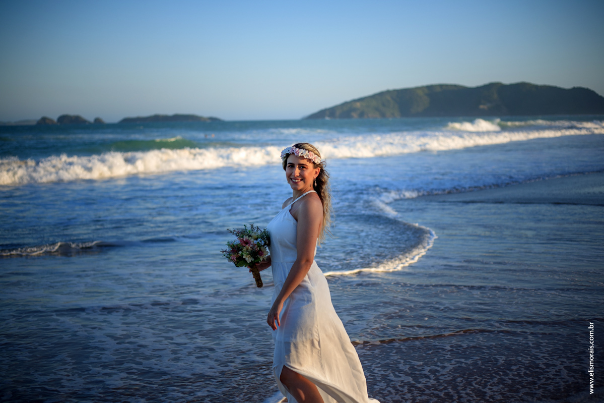 Foto de noiva na Praia de Tucuns em Búzios RJ