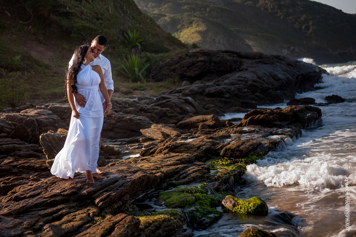 fotos do ensaio fotográfico de casal na Praia Brava em Búzios - RJ