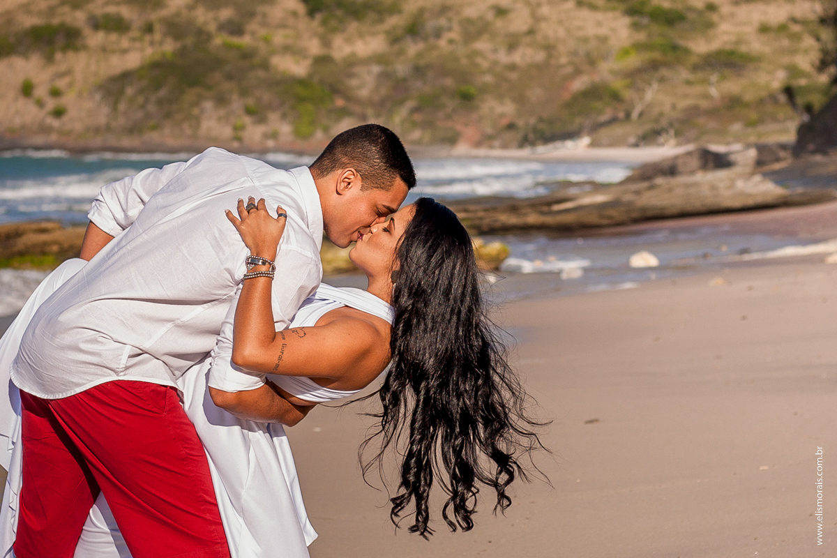 fotos do ensaio fotográfico de casal na Praia Brava em Búzios - RJ