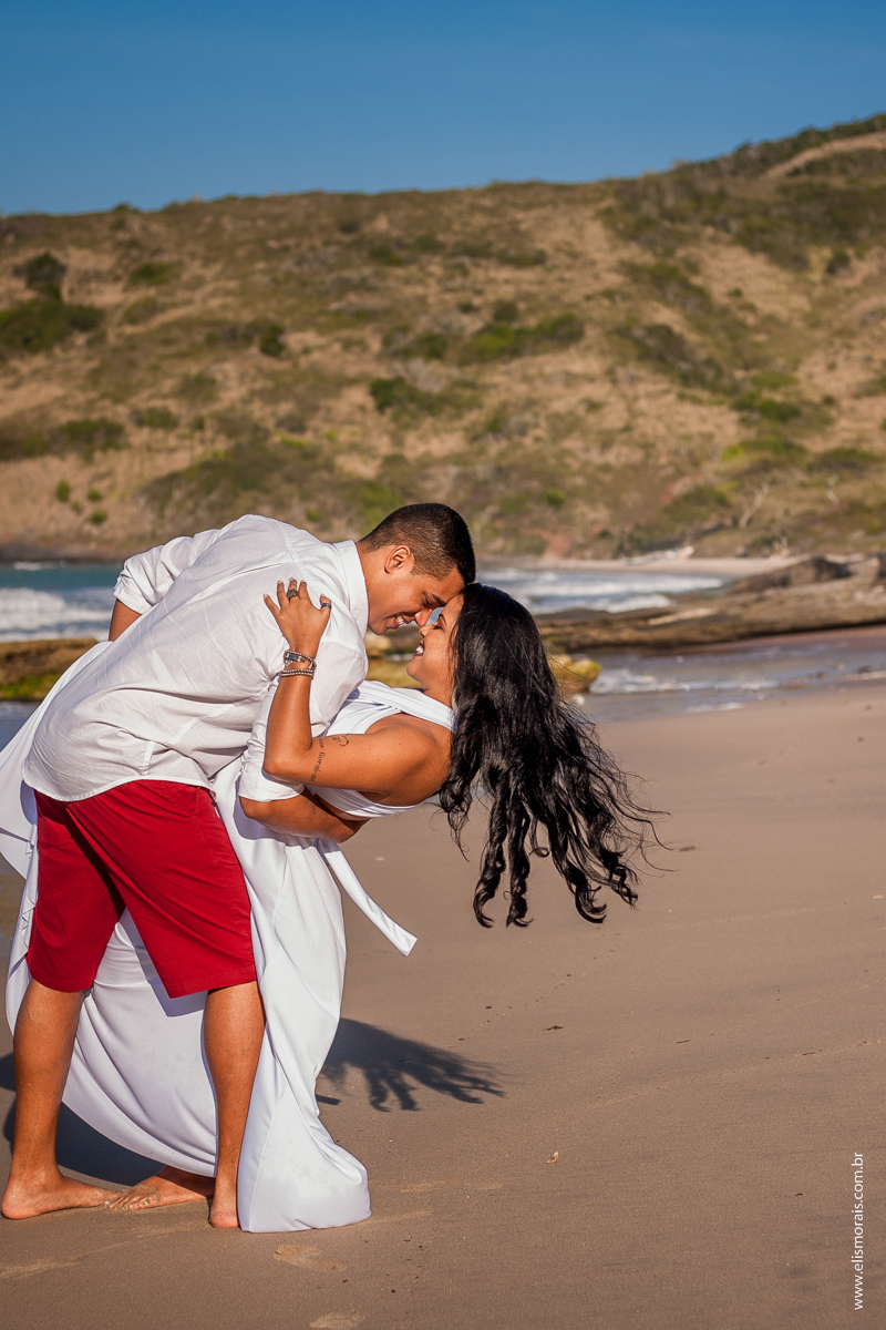 fotos do ensaio fotográfico de casal na Praia Brava em Búzios - RJ