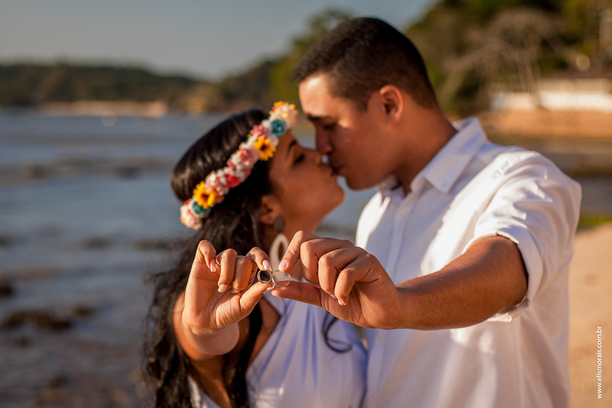 fotos do ensaio fotográfico de casal na Praia de Manguinhos no final de tarde Porto da Barra ao Por do Sol em Búzios - RJ